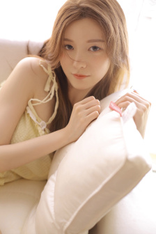 黑人与娇小美女